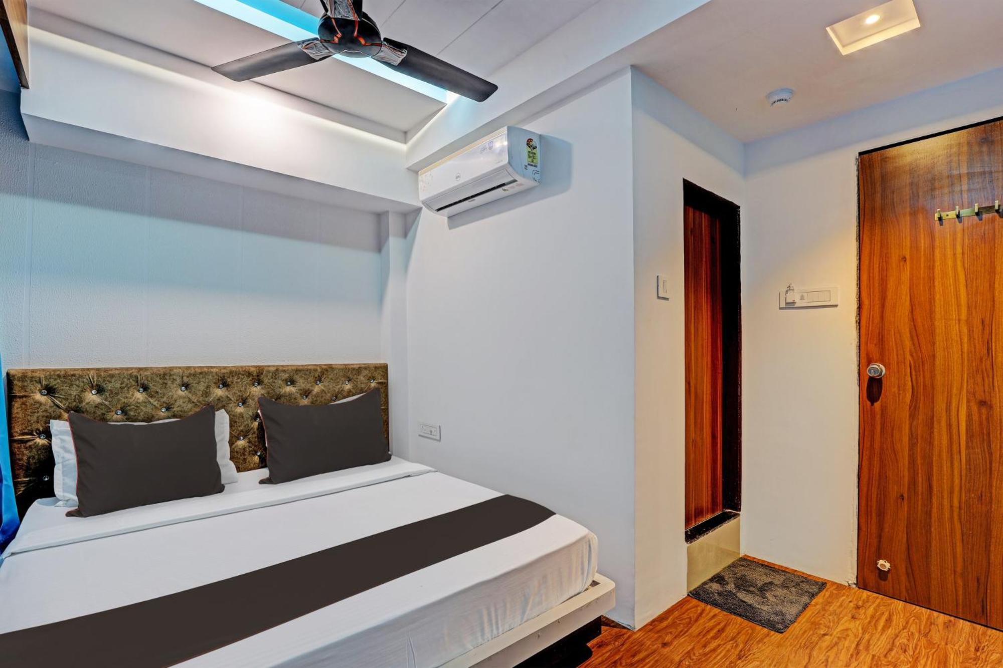 Collection O Hotel Swarg Сурат Экстерьер фото