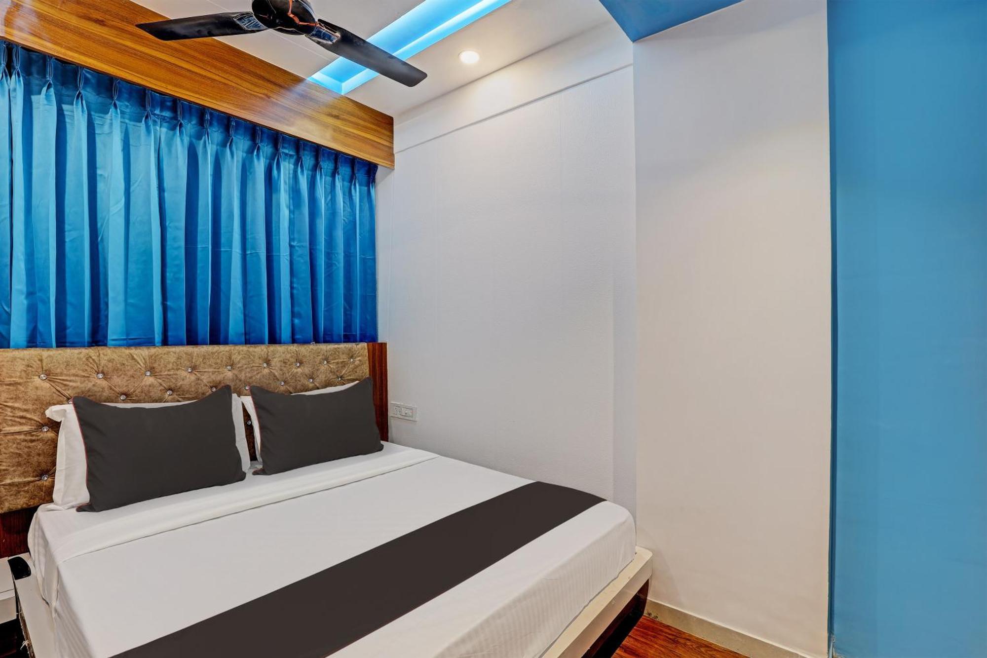 Collection O Hotel Swarg Сурат Экстерьер фото