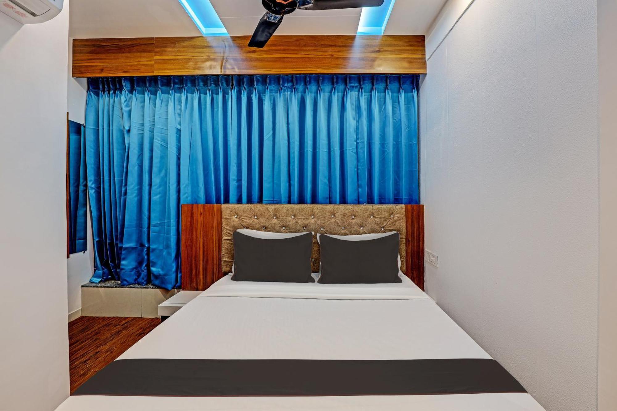 Collection O Hotel Swarg Сурат Экстерьер фото