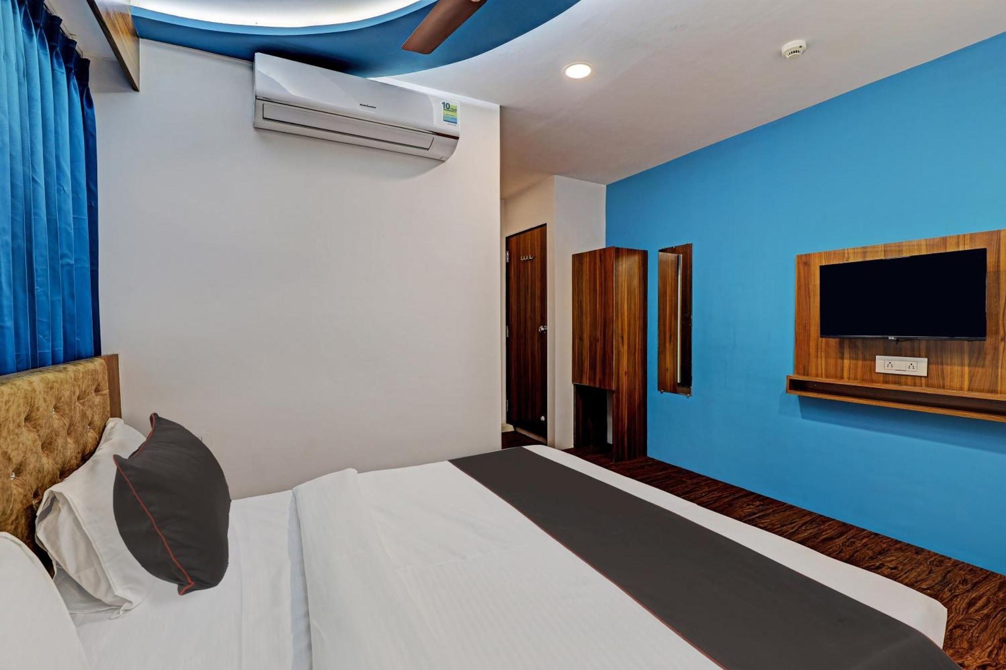 Collection O Hotel Swarg Сурат Экстерьер фото